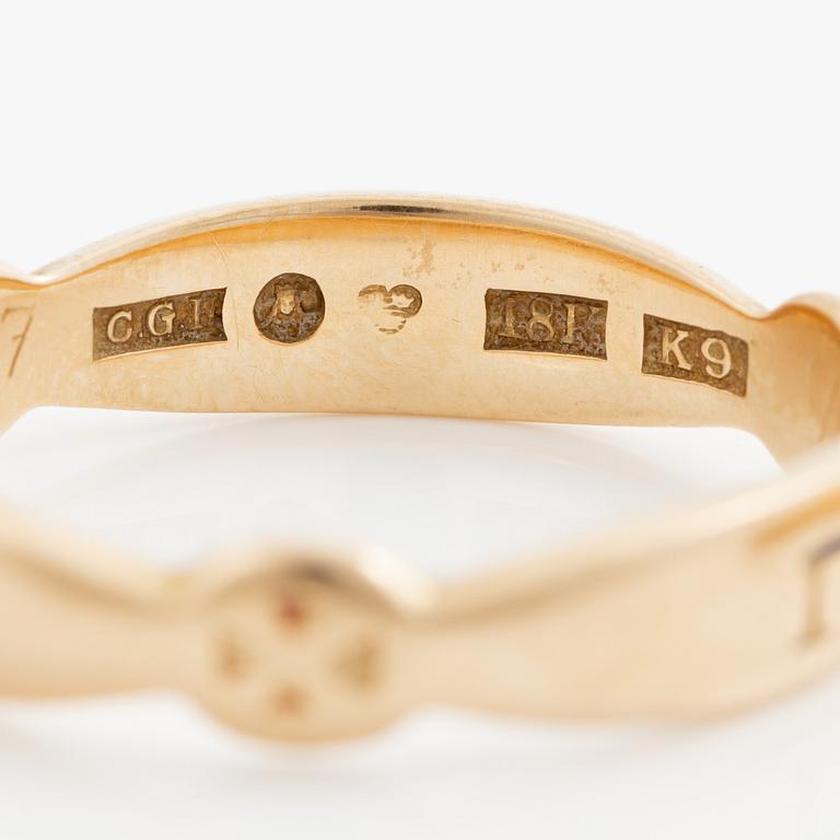 Rings, three pieces, gold, of which one set with brilliant-cut diamonds.