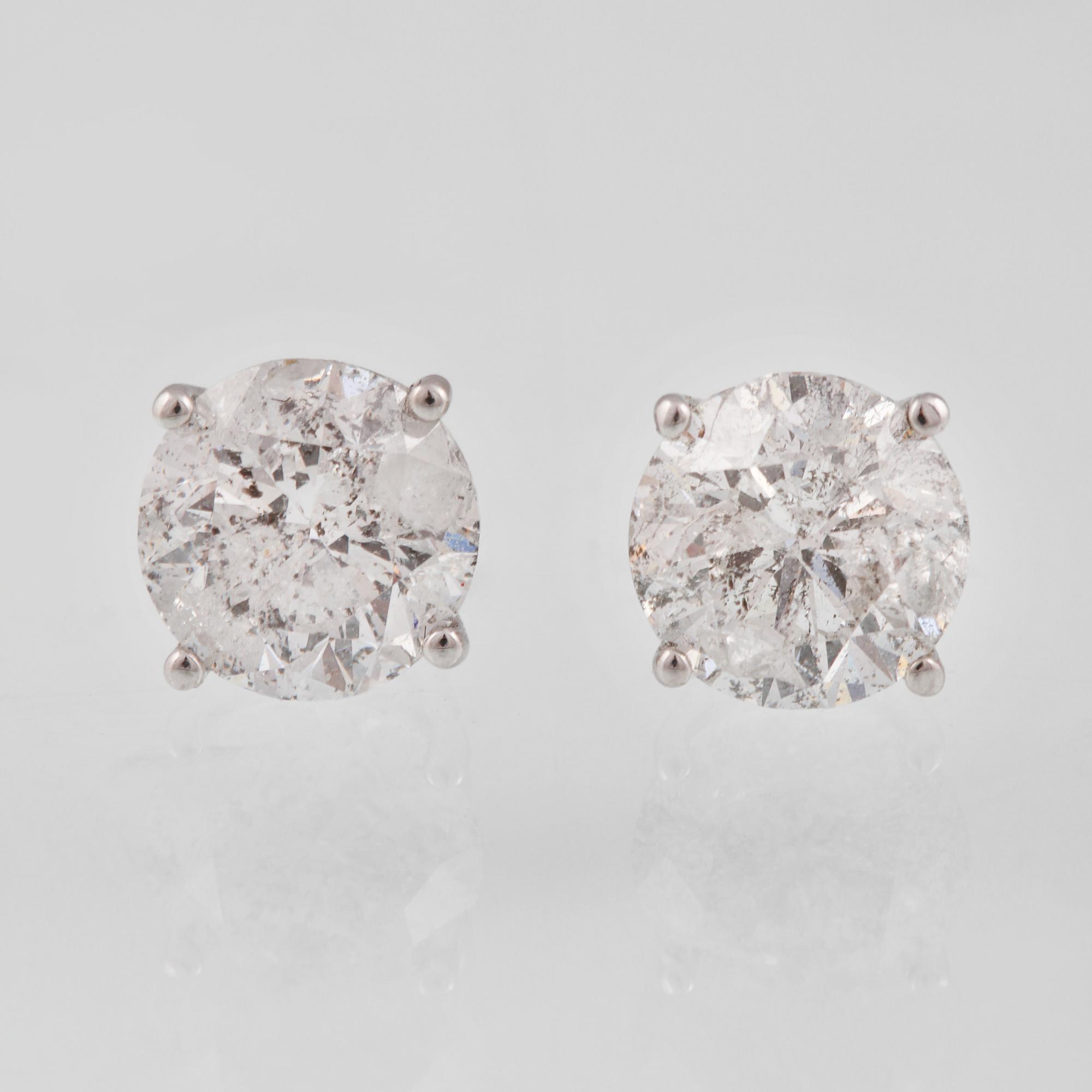 ÖRHÄNGEN, 14K vitguld med briljantslipade diamanter ca 2.00 ct. Vikt 1,2 gram.