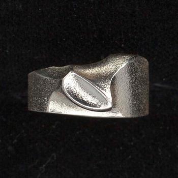 HALSSMYCKE, silver, Z.Popovits Lapponia, 1991, samt RING, silver, B.Weckström Lapponia, 1985. Tot vikt ca 23,8 gr.