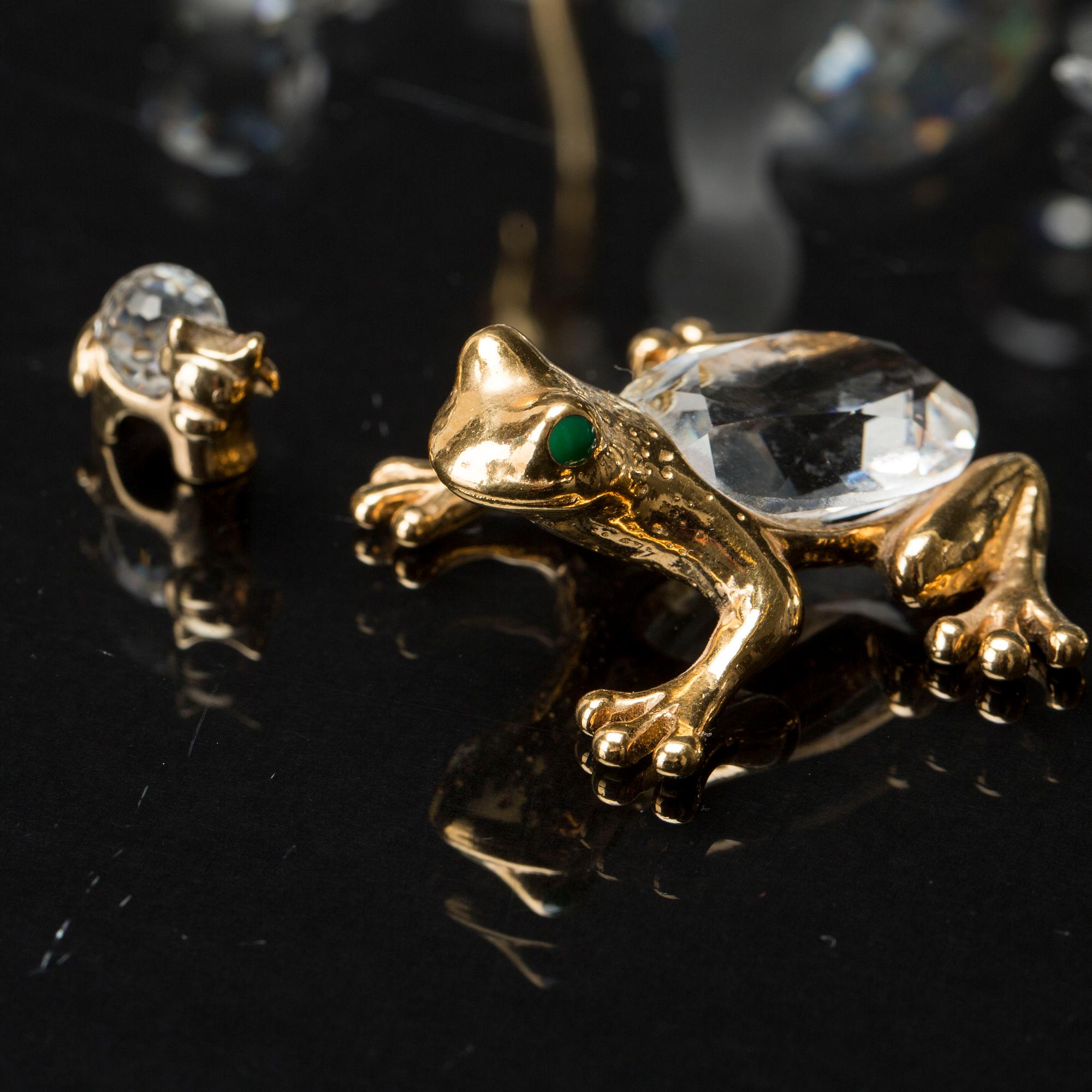 17 GLASS FIGURINES SOME MARKED SWAROVSKI.