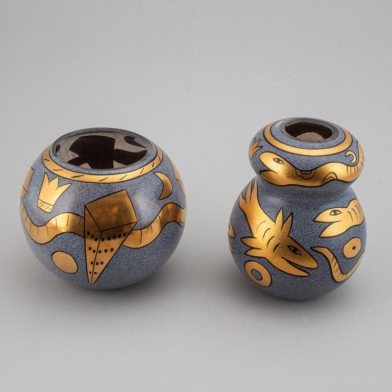 Ulrica Hydman-Vallien, two glass vases, Kosta Boda Artist Collection.