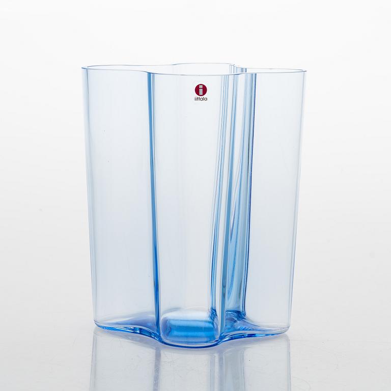 Alvar Aalto, A 125th anniversary vase, signed Iittala 1881-2006.