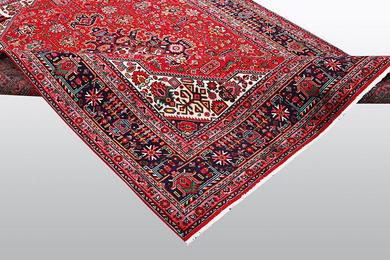 Matta, Täbris, ca 296 x 196 cm.