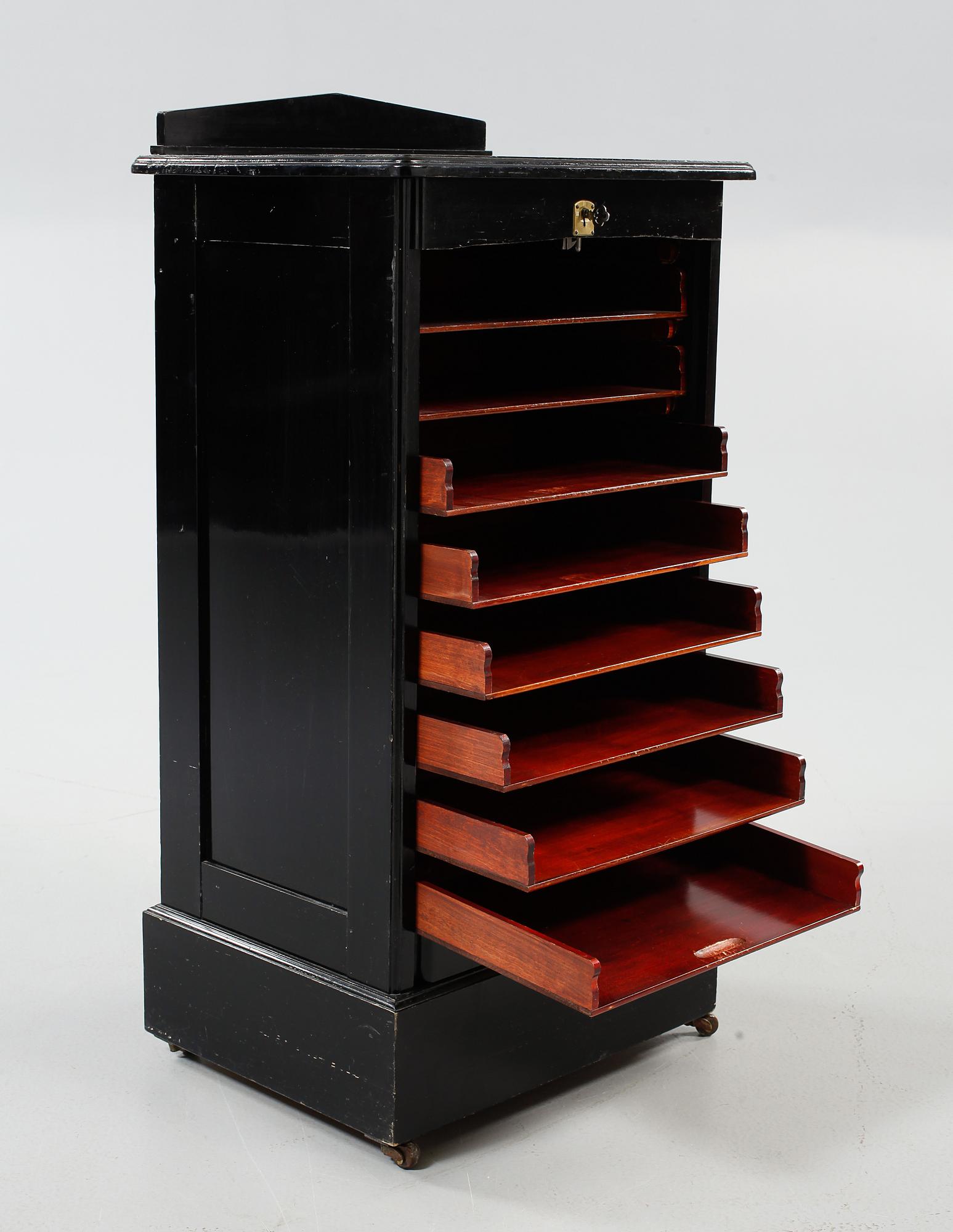 ARKIVSKÅP, jugend, 1900-talets början.