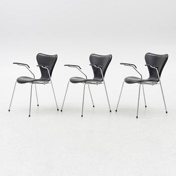 Arne Jacobsen, karmstolar, 3 st, modell 3207, "Sjuan", Fritz Hansen, Danmark.