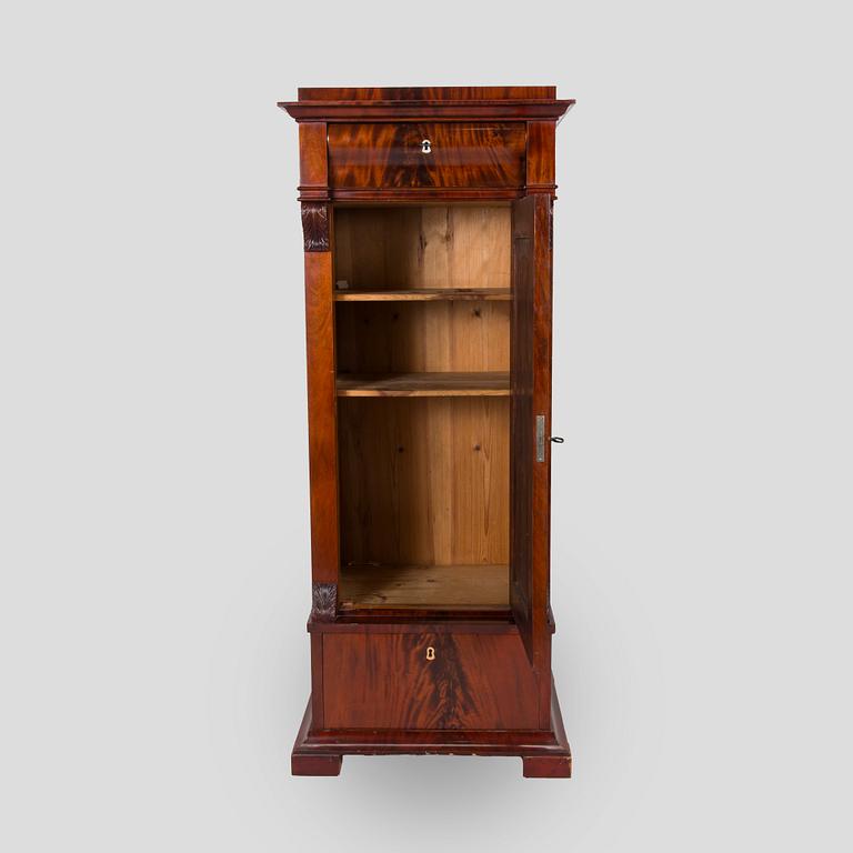 A mahogany veneered cabinet from around year 1900.