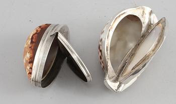 DOSOR, 2 st, silver och snäcka, 1800-tal.