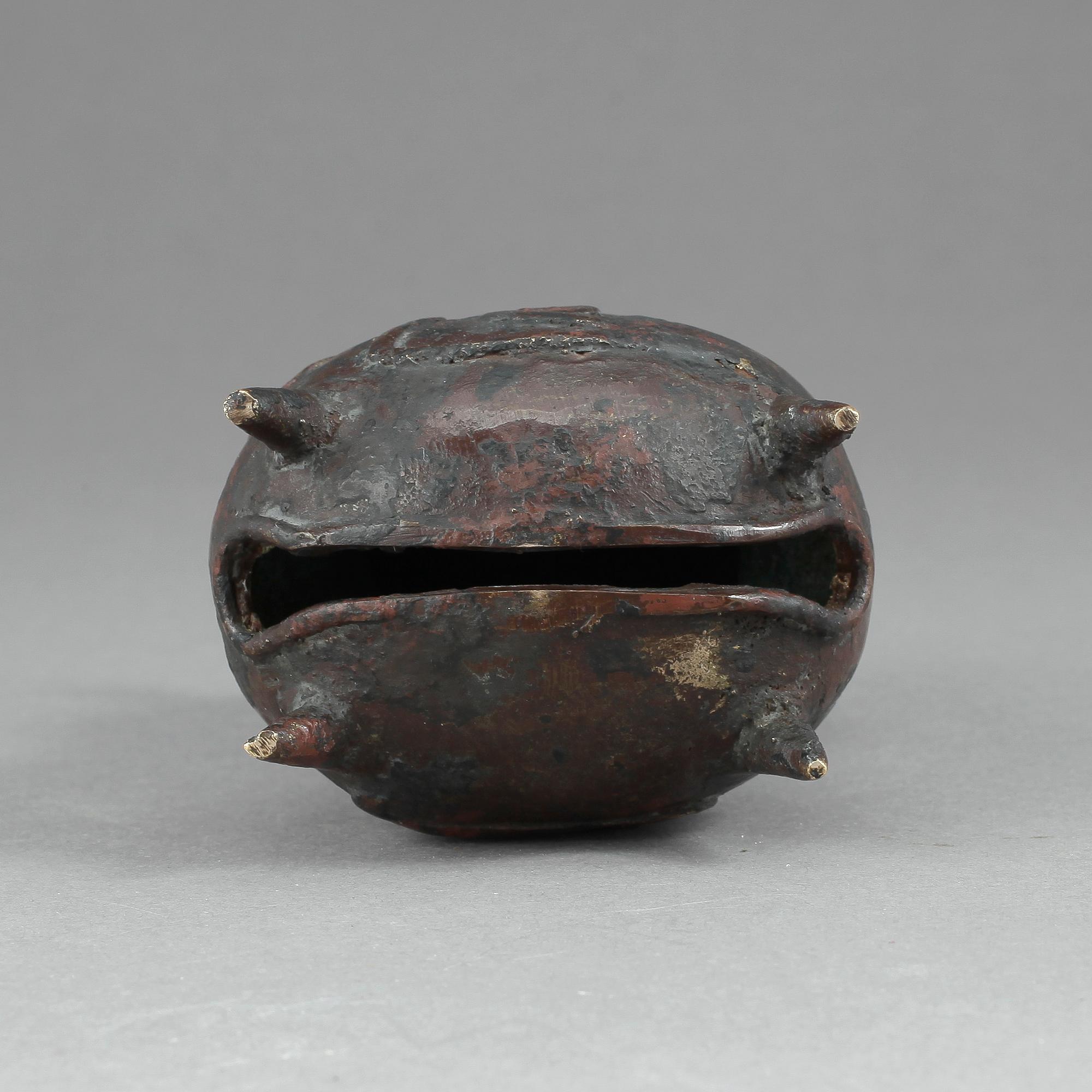 KLOCKA, mässing, möjligen Tibet, 1800-tal.