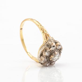 Ring in gold set with a brilliant-cut and rose-cut diamonds, possibly from the first half of the 19th century.