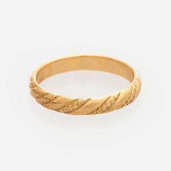 Kalevala Koru, ring "Halikon Lampolan kierresormus", 18K guld, Helsingfors 1998.