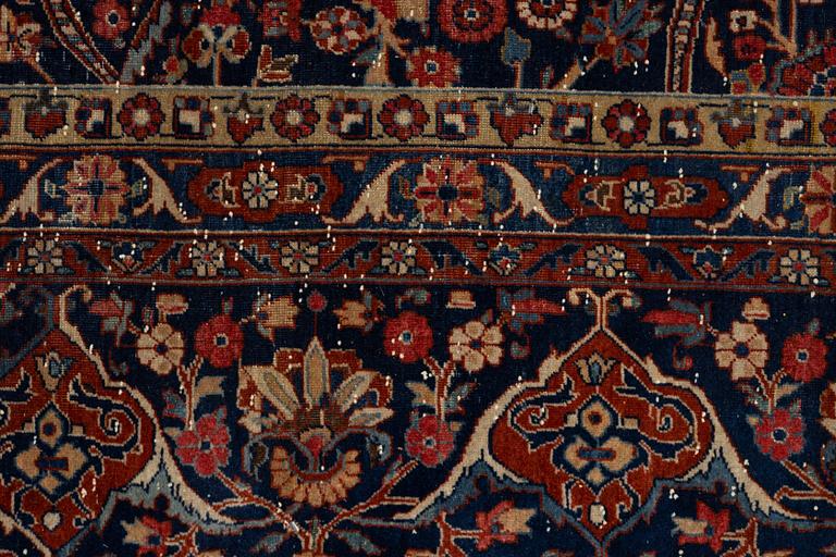 A carpet, semi-antique Kashan, a so-called Dabri, ca 394,5 x 310 cm.