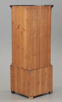 HÖRNSKÅP, allmoge, omkring 1900.