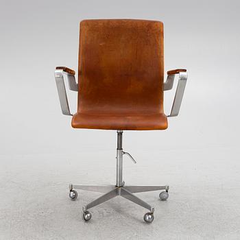 Arne Jacobsen, an "Oxford" swivel chair, Fritz Hansen, Denmark, 1971.