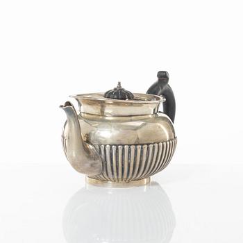 An English silver teapot, mark of Richard Pearce & George Burrows, London 1834.