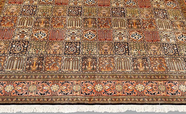 A silk Kashmir carpet, ca 313 x 212 cm.