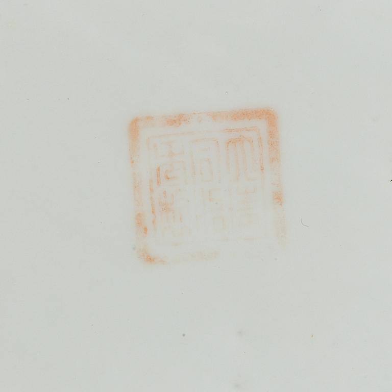 A Chinese famille rose footed dish, early 20th century.