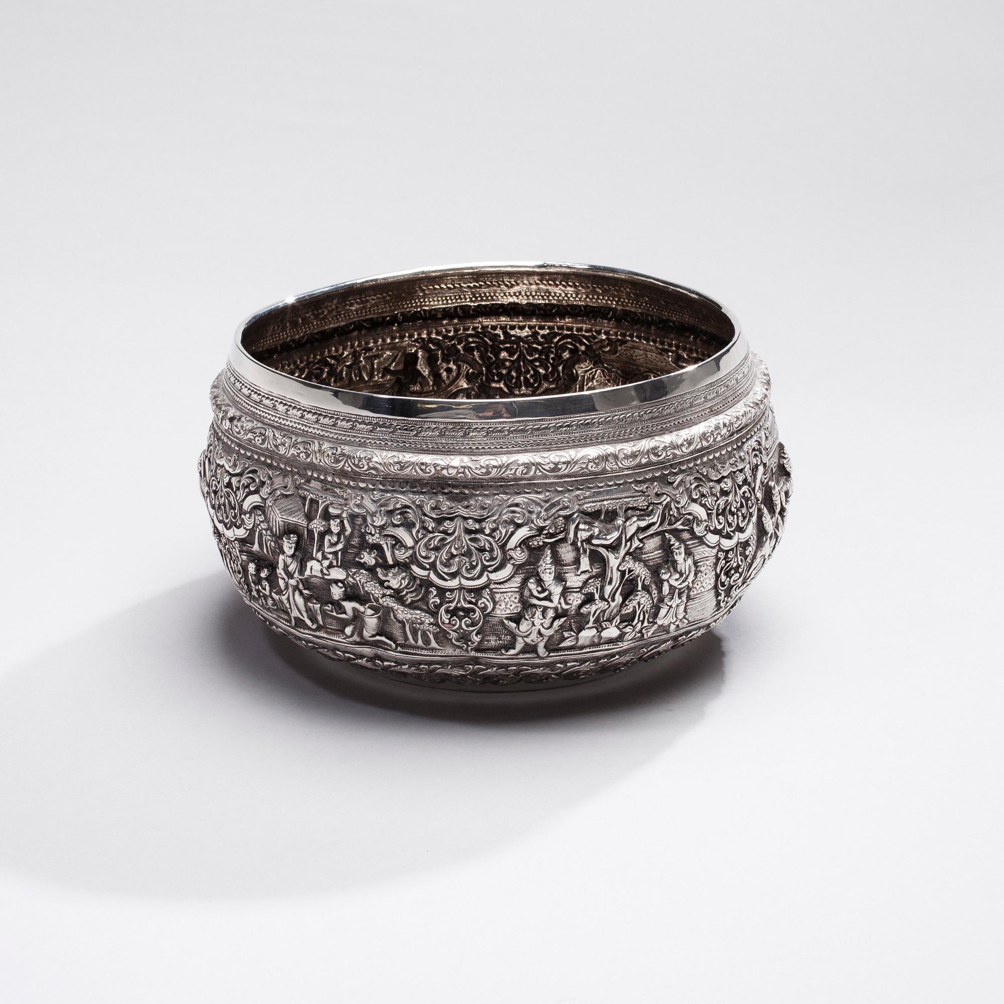 SKÅL, silver, kontrollstämplad av Tarkiainen, Helsingfors 1983.    Vikt ca 513 g.