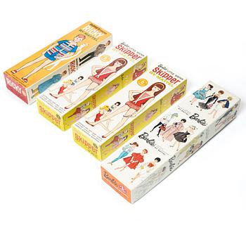 Barbiedockor, 4 st, samt kläder och accessoarer, Mattel, 1960-tal.