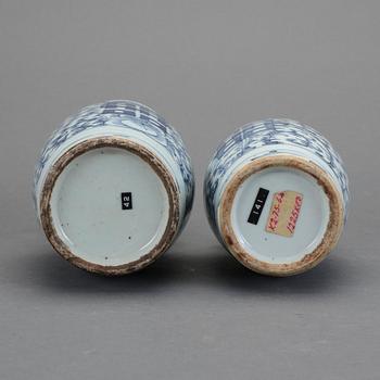 VASER, 2 st, porslin, Kina, 1800/1900-tal.