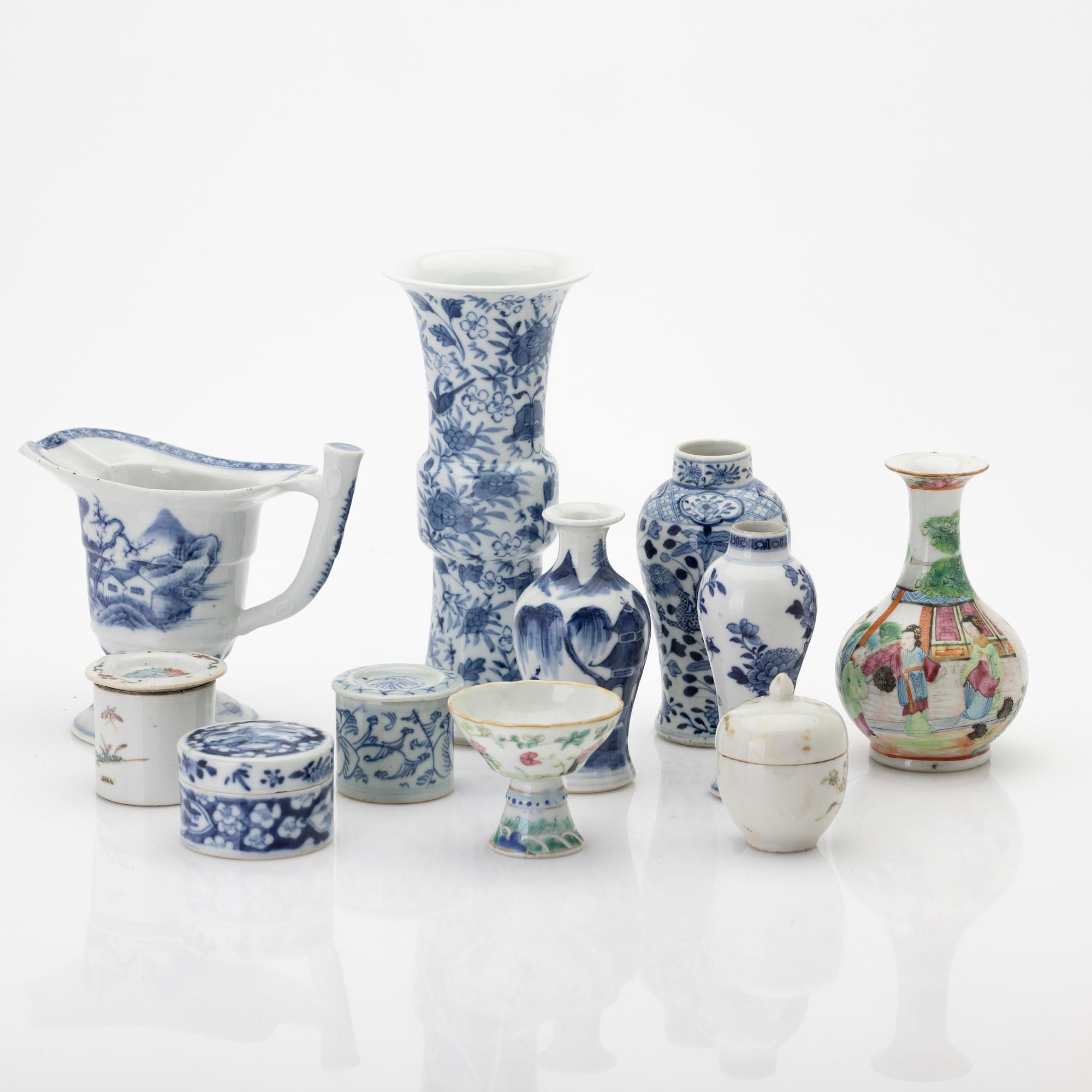 Lot of porcelain, 11 pieces, miniatures, China, 18th/19th century.