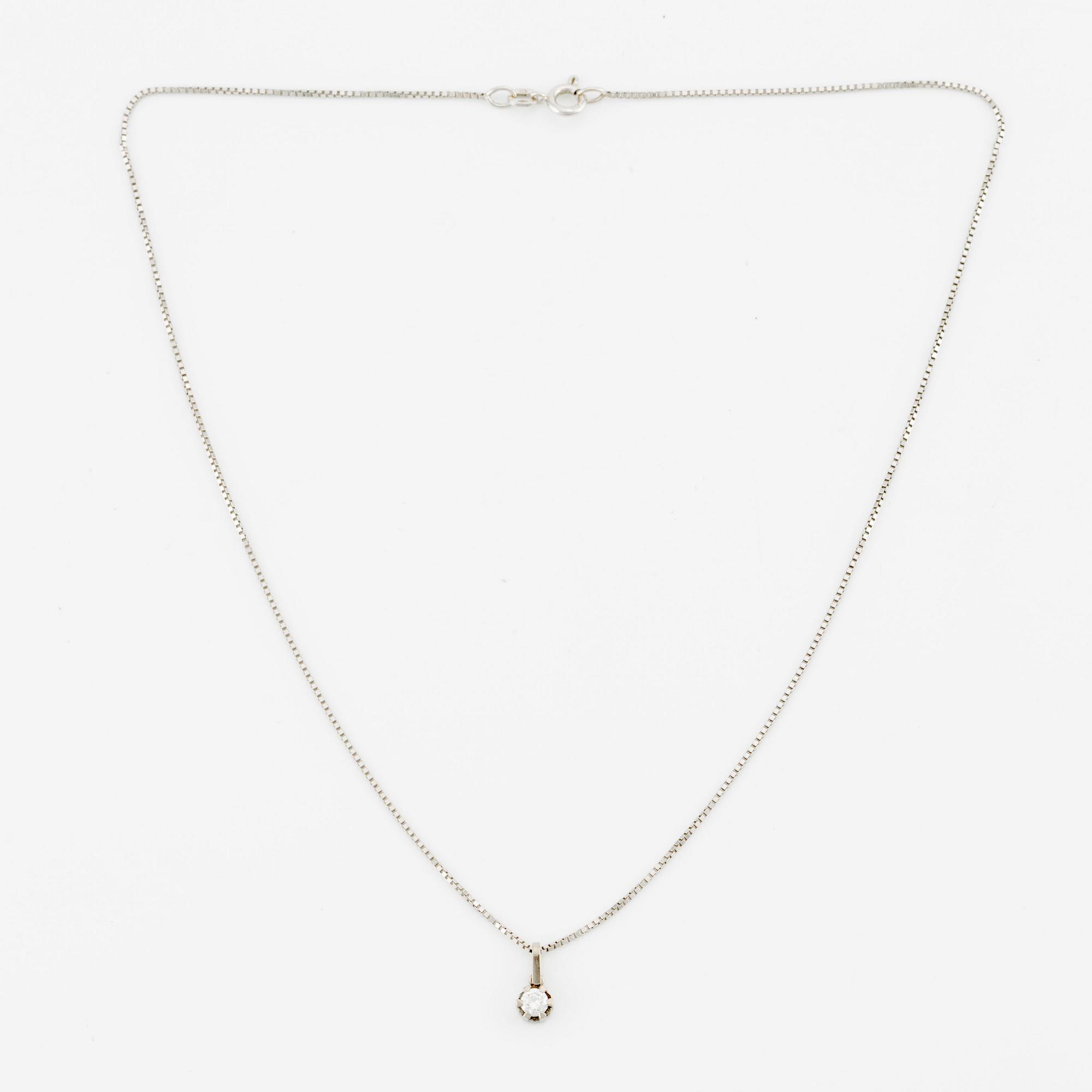 Collier, 18K vitguld med briljantslipad diamant.
