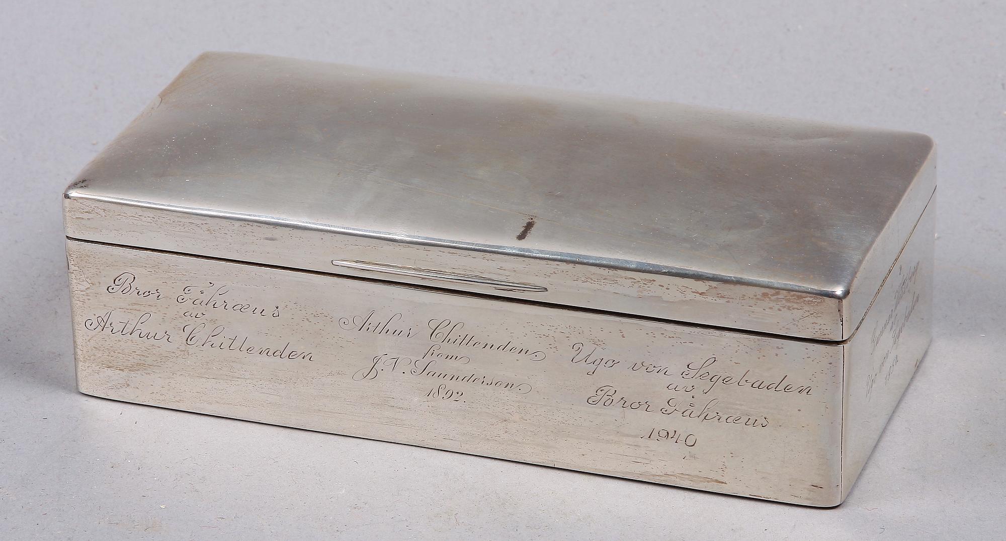 CIGARETTSKRIN. Silver. England.