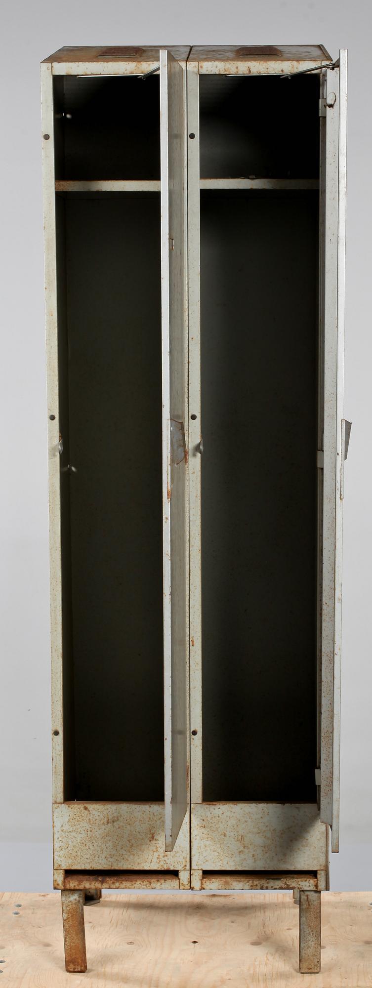 KLÄDSKÅP, industrimodell, 1900-talets andra hälft.