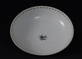 KOPP MED FAT, porslin, Kina, 1700-tal.