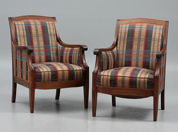 FÅTÖLJER, ett par. 1900-tal.