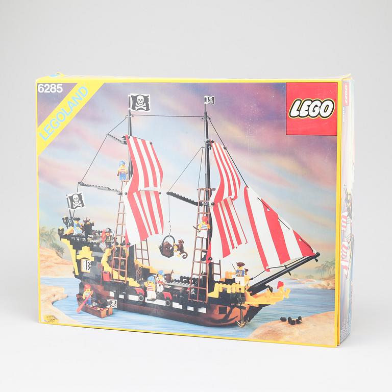 A box with "6285 / Black Seas Barracuda" lego, approx 1990.