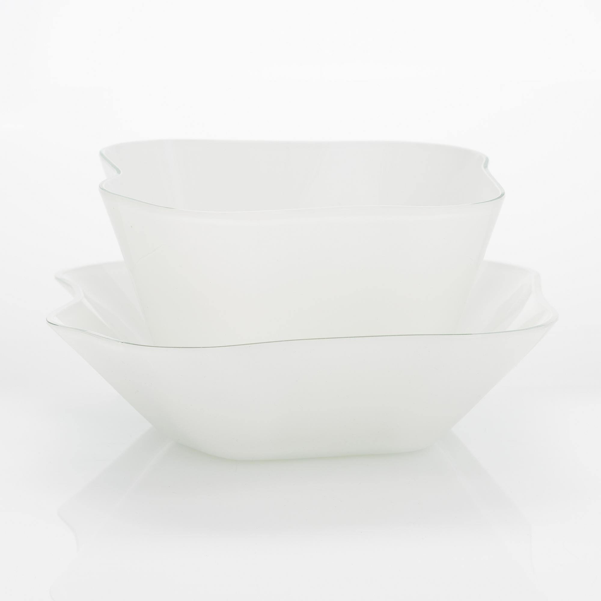 Alvar Aalto, glasskulptur, 2 delar av "Aalto-blomman", signerad Alvar Aalto Iittala. 1950-tal.