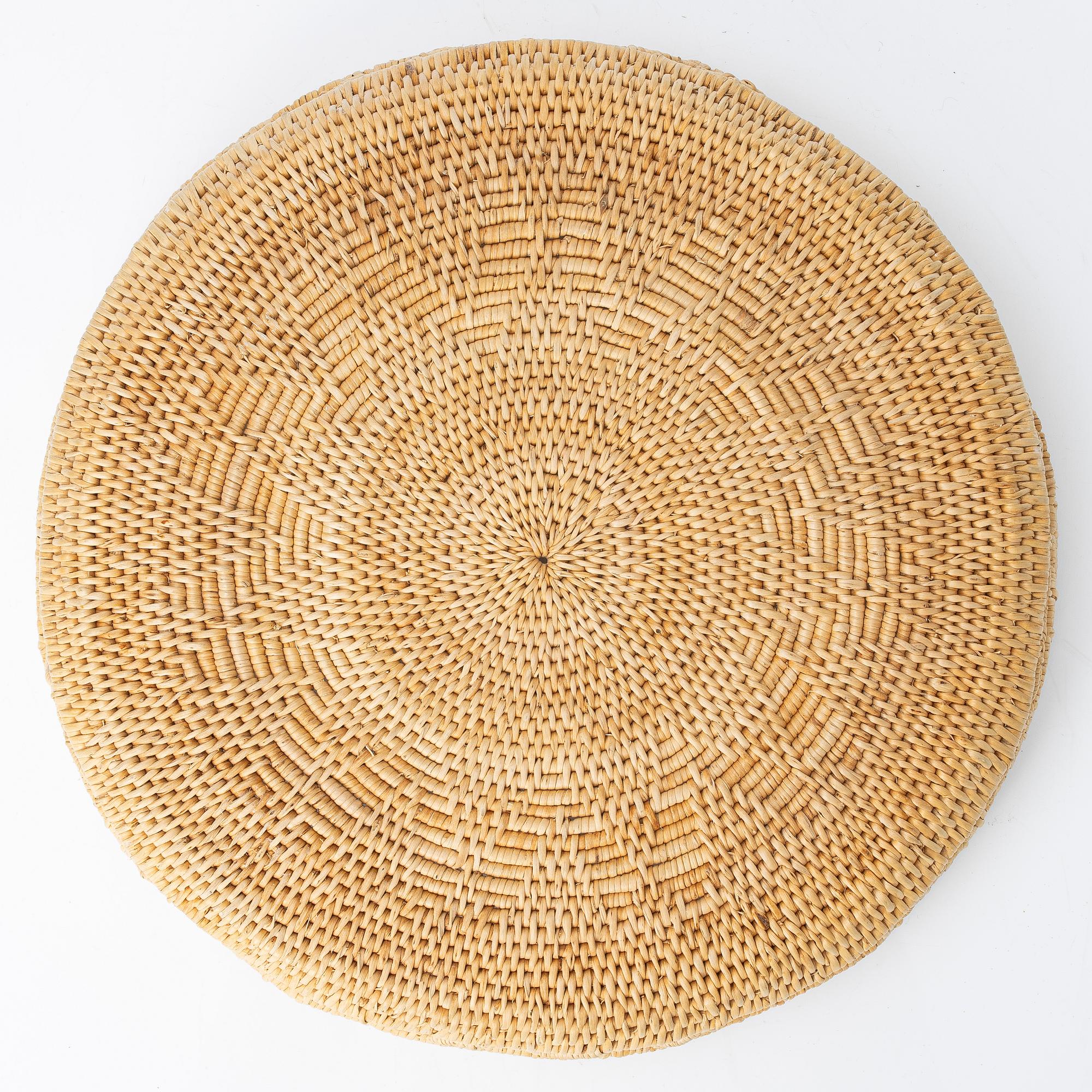 Basket, wickerwork.