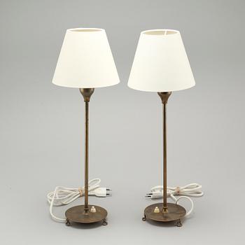 JOSEF FRANK, bordslampor, ett par, modell 2552, omkring 1900-talets mitt.