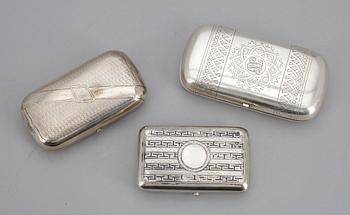 CIGARETT- SAMT CIGARRETUIER, 3 st, silver, bla Moskva, 1870-90-tal. Totalvikt ca 450 gram.