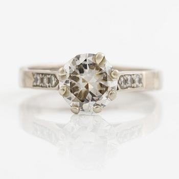 Ring in 18K white gold set with a brilliant-cut diamond.