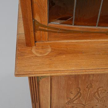 VITRINSKÅP, jugend, 1900-talets början.