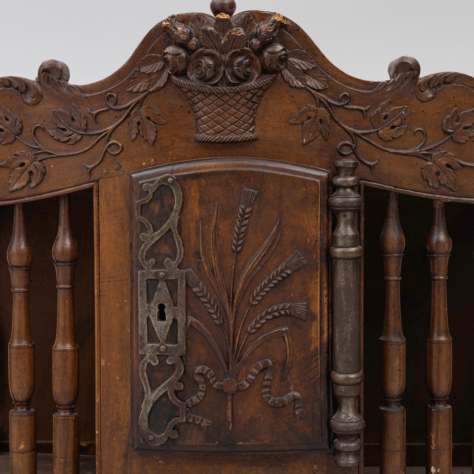 A bread rack, France, 18th/19th century.
