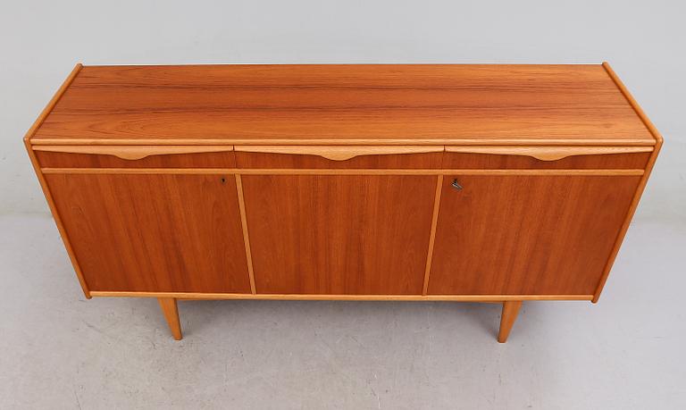 SIDEBOARD, Breo, Oderljunga, 1900-talets andra hälft.