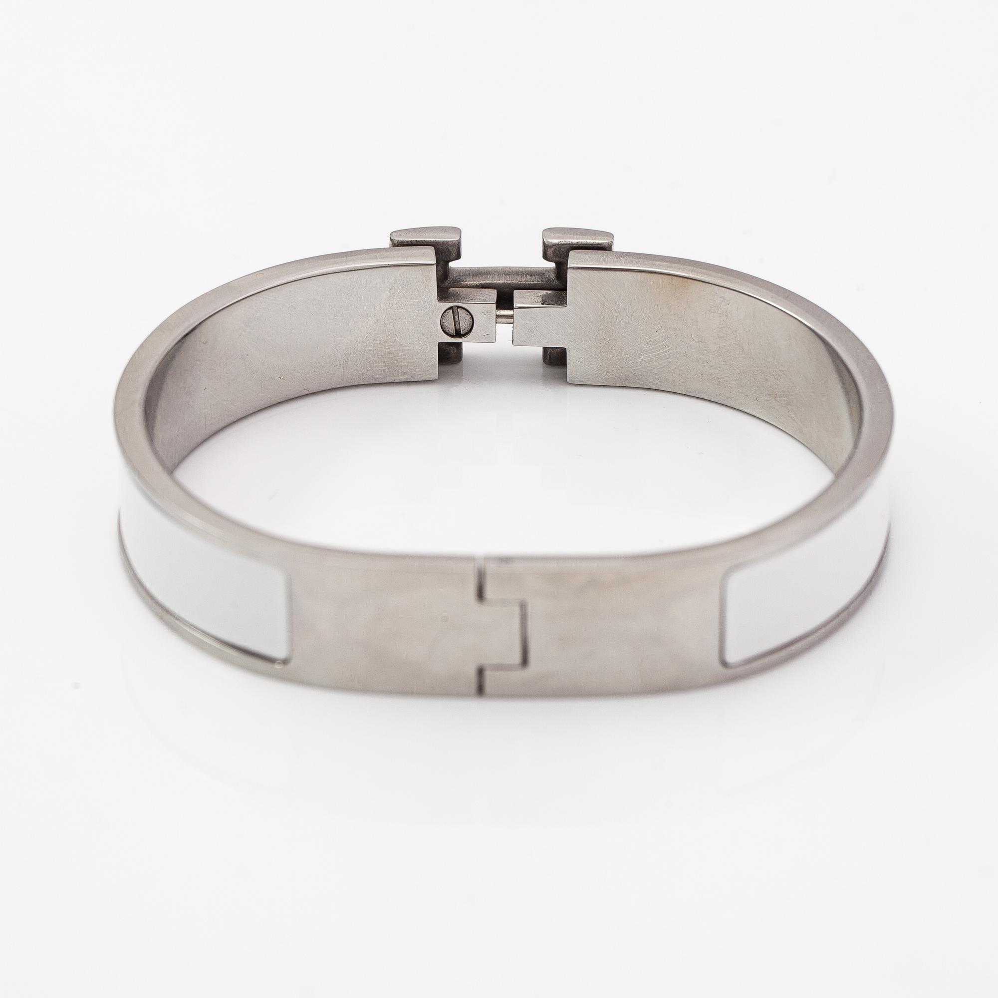 Hermès, a 'Clic H PM' bracelet. Silver coloured metal and white enamel. -  Bukowskis