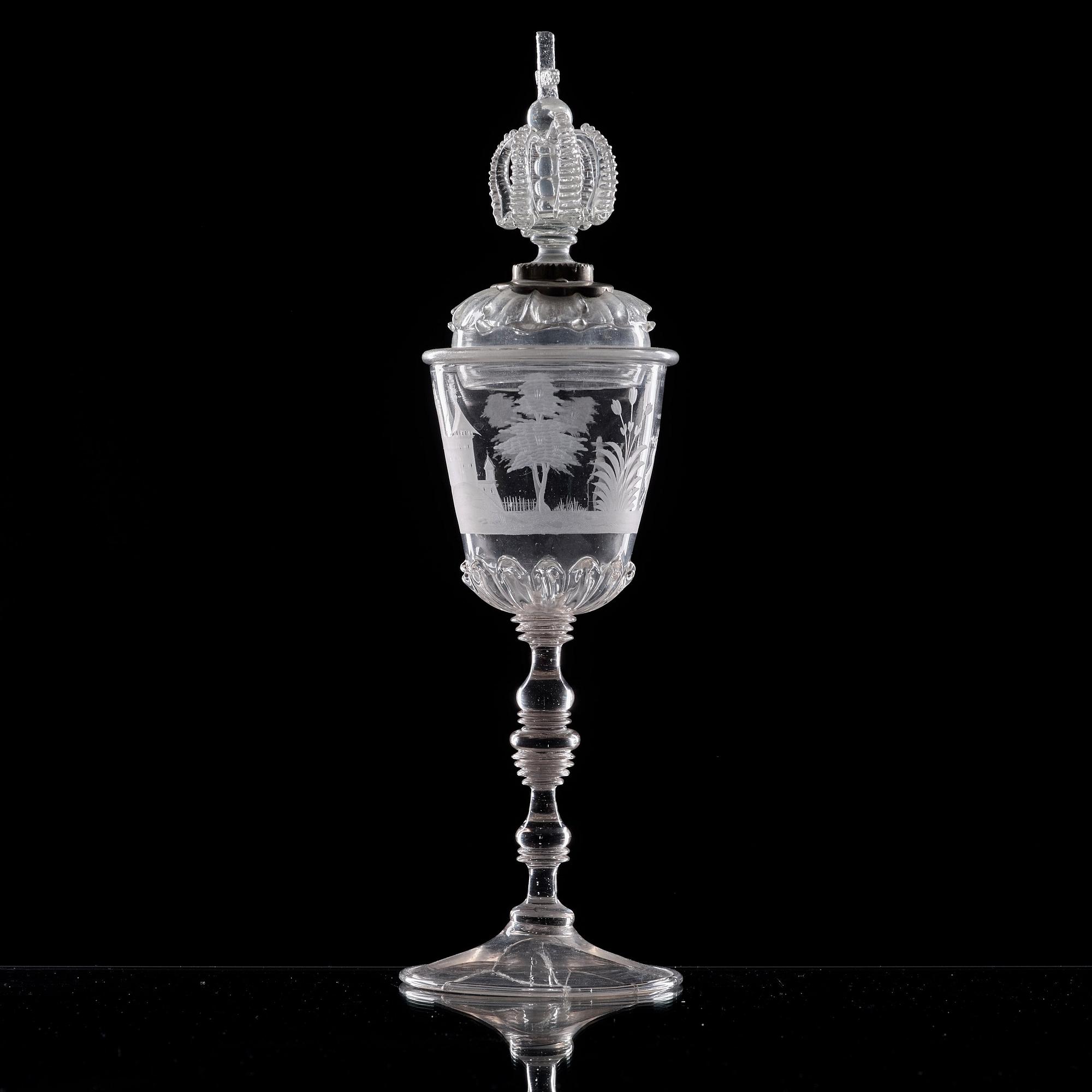 POKAL med samtida men ej ursprungligt LOCK, glas. Tyskland samt locket Kungsholms glasbruk, 1700-tal.