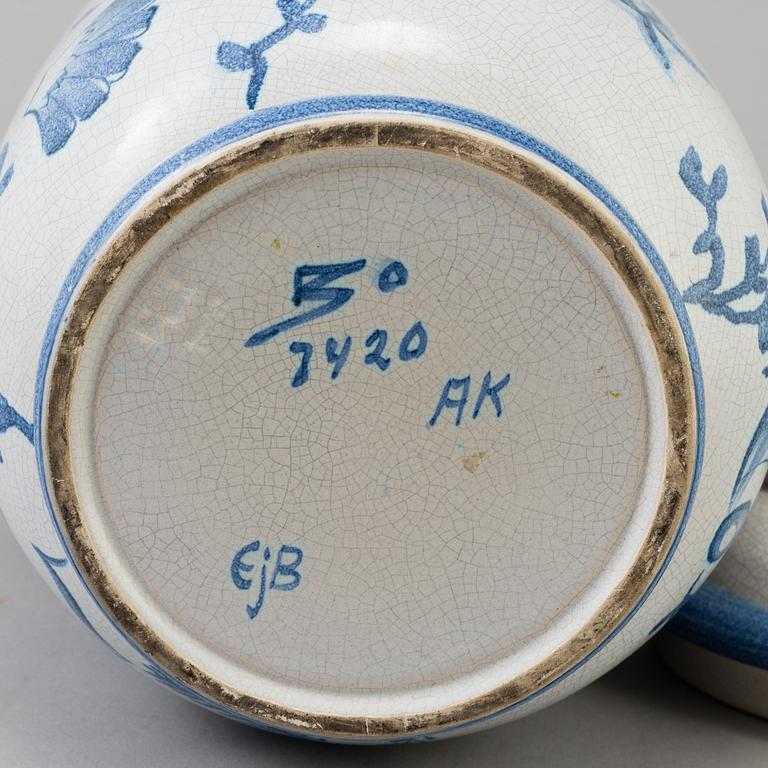 A ceramics urn made by EVA JANEKE BJÖRK, for Bo Fajans, mid 20 th century.