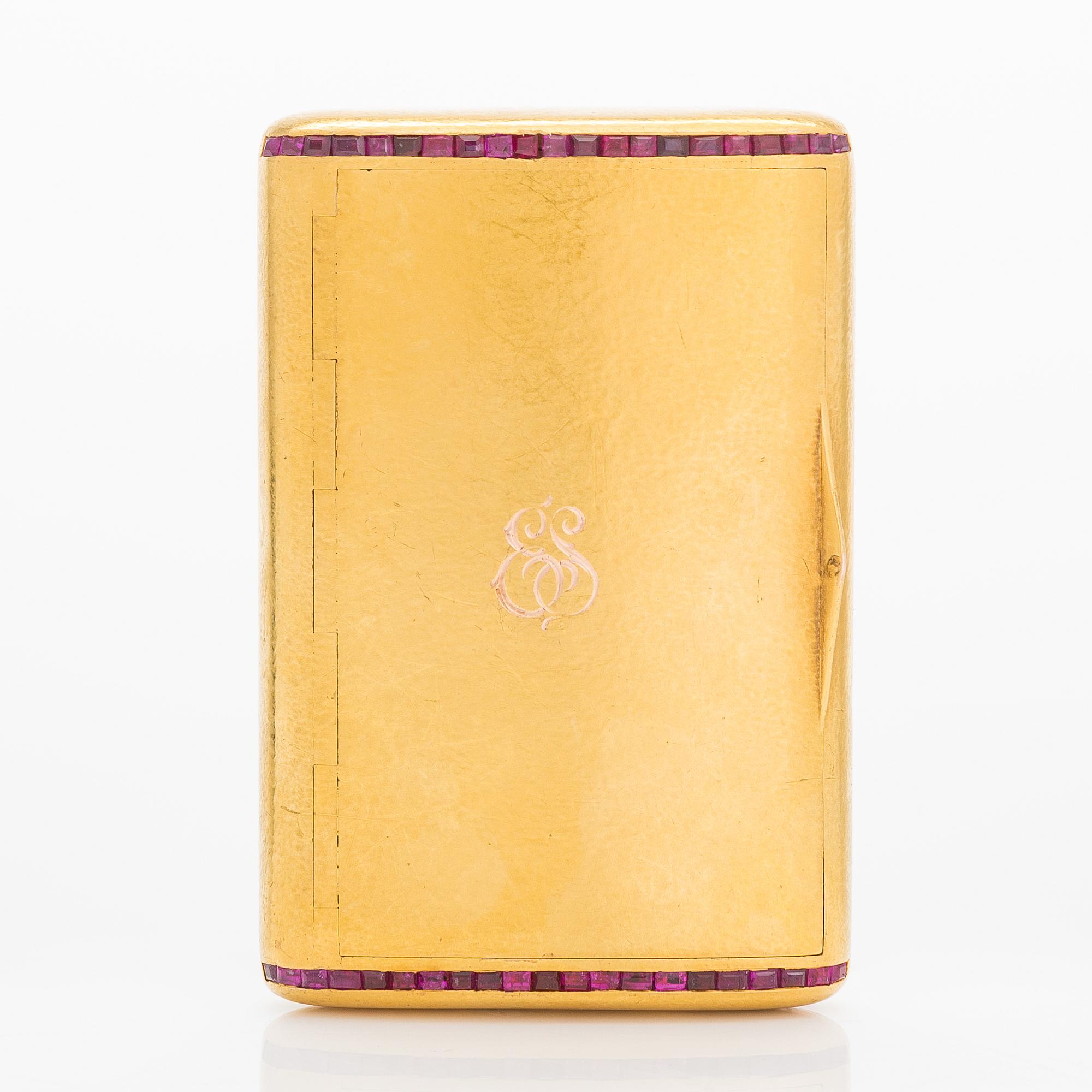 A 14K gold cigarette case with rubies. St- Petersburg, second quarter of the 20th century.
