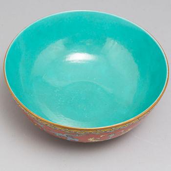 A chinese famille rose bowl, 20th century.