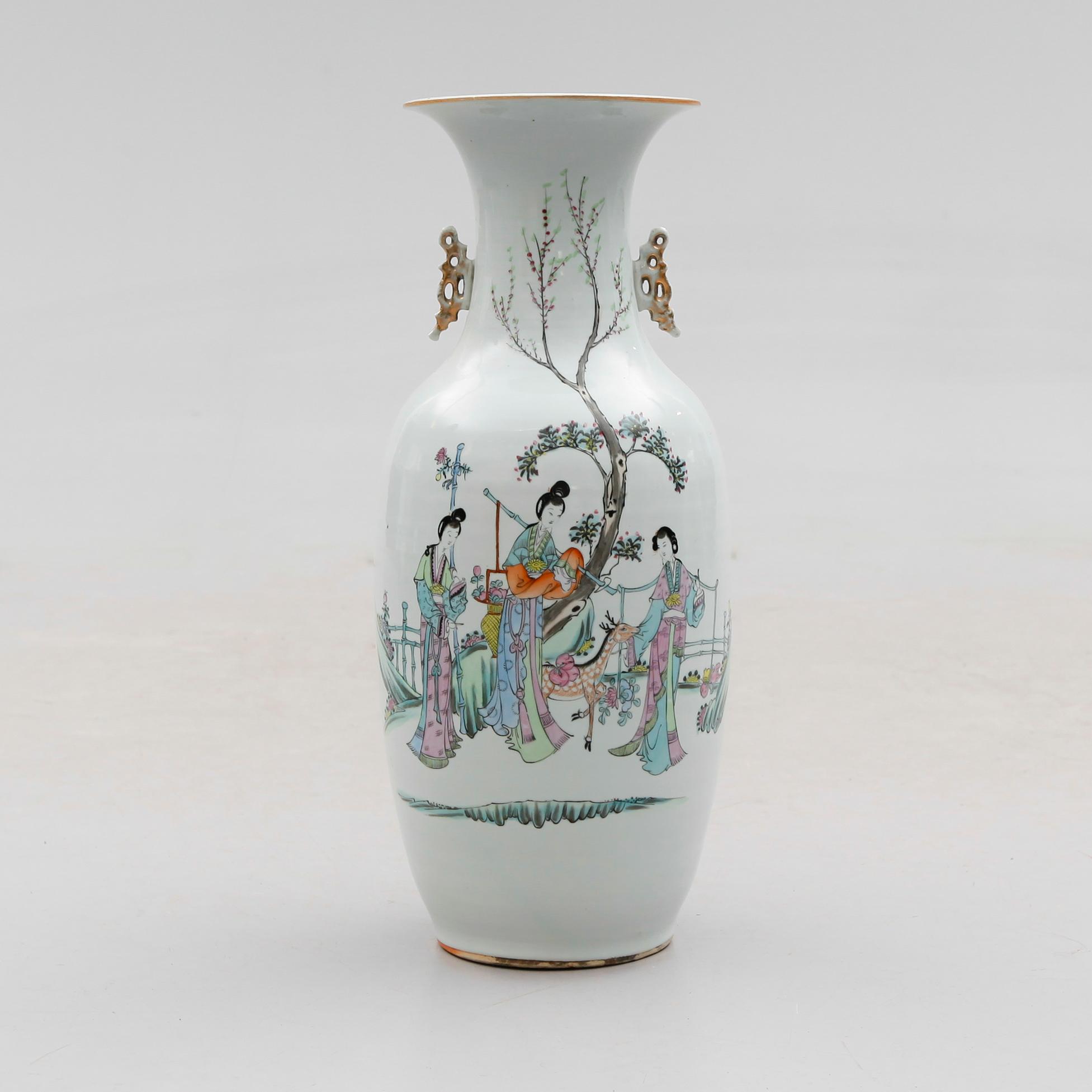GOLVURNA, porslin, Kina, 1900-tal.