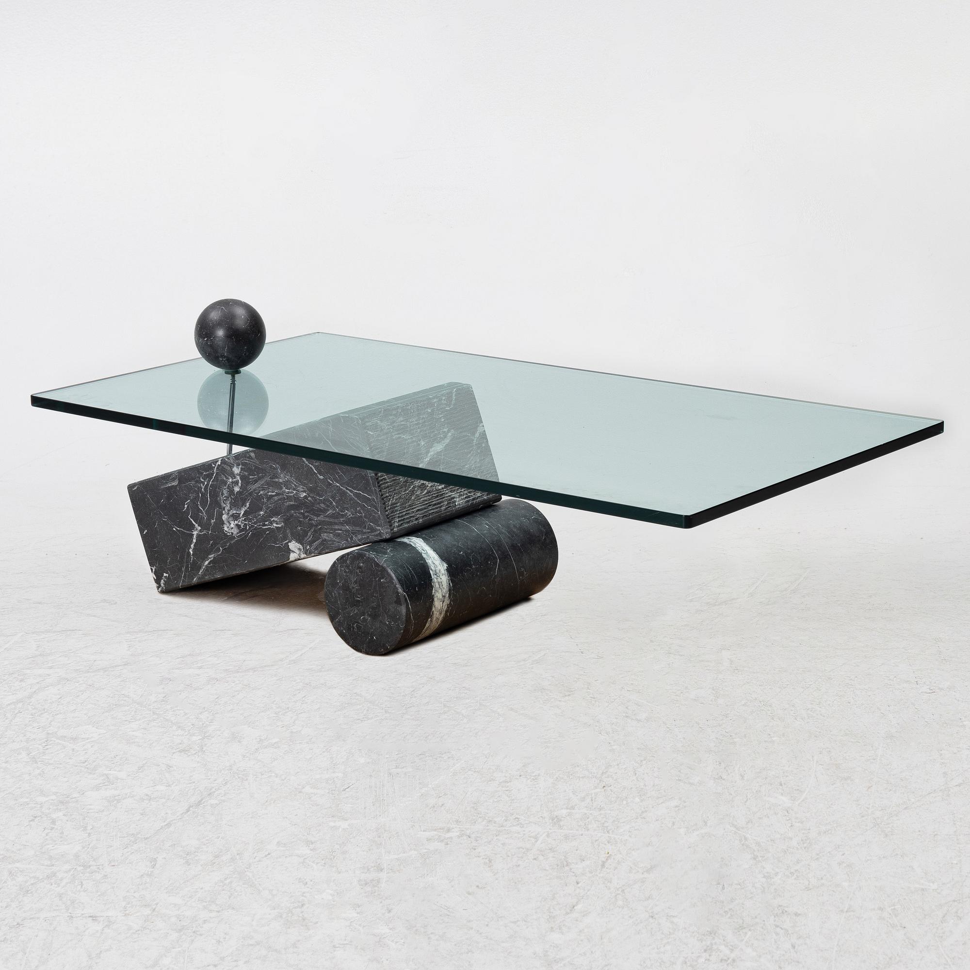 A coffee table, late 20th century.
