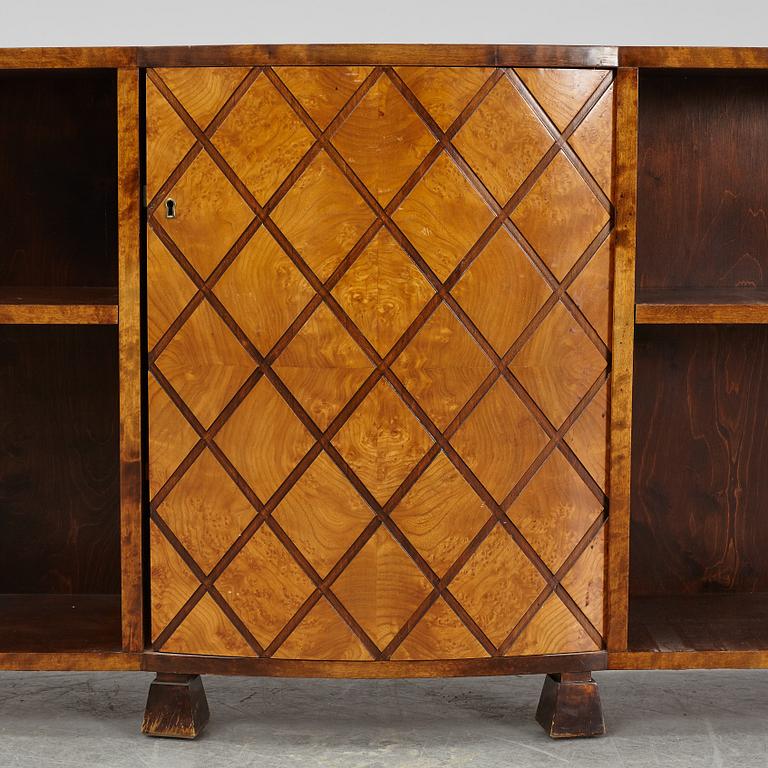 Bokhylla med skåp, 1940-tal.