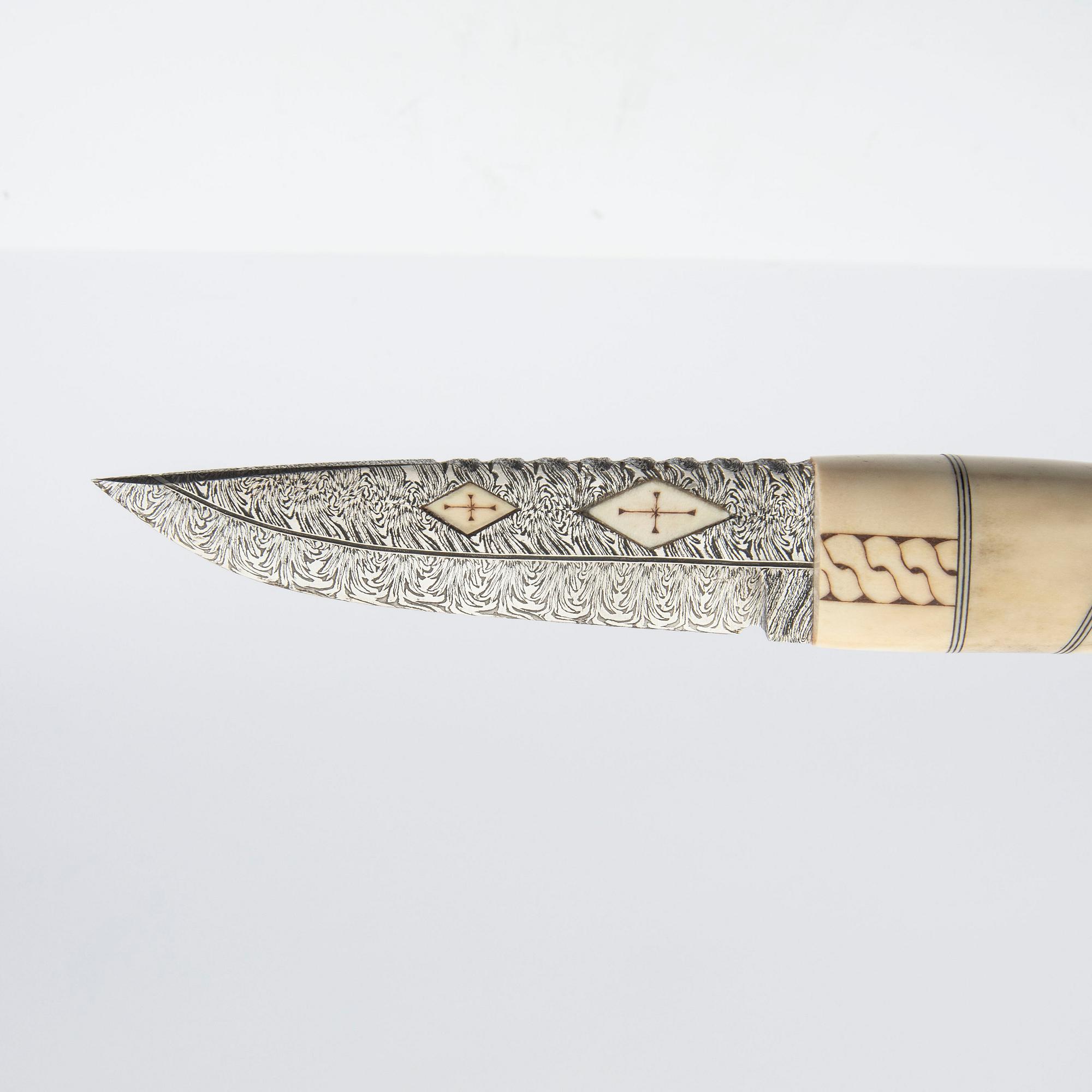 Stefan Groth i Valbo, halvhornskniv signerad 2009.