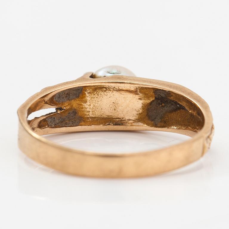 Björn Weckström, A 14K gold and cultured pearl ring "Polar spring". Lapponia 1969.