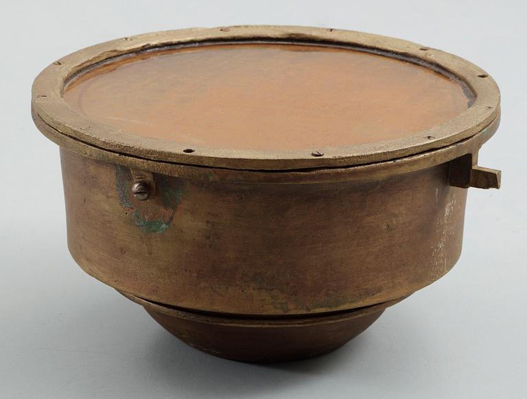 NAKTERHUS SAMT FARTYGSKLOCKA, mässing resp brons, 1930.