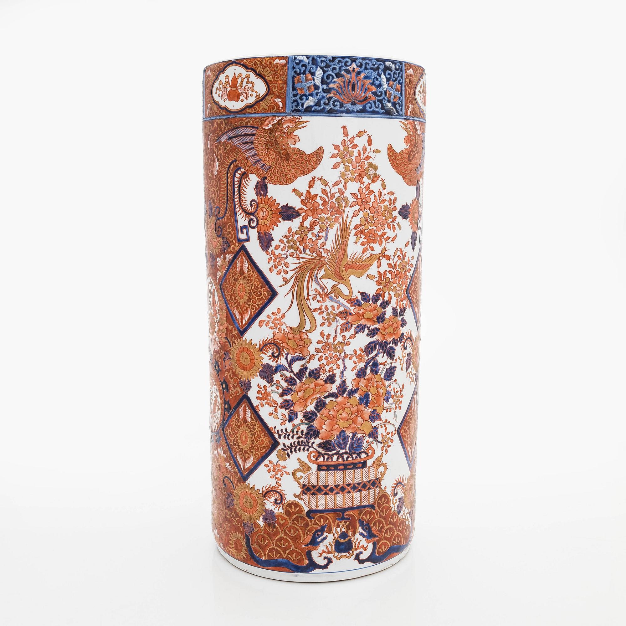 Paraplyställ, porslin, Japan, 1900-talets första hälft.